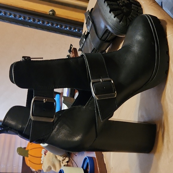 Steve Madden Leather Lavish Buckle Bootie - Picture 6 of 7